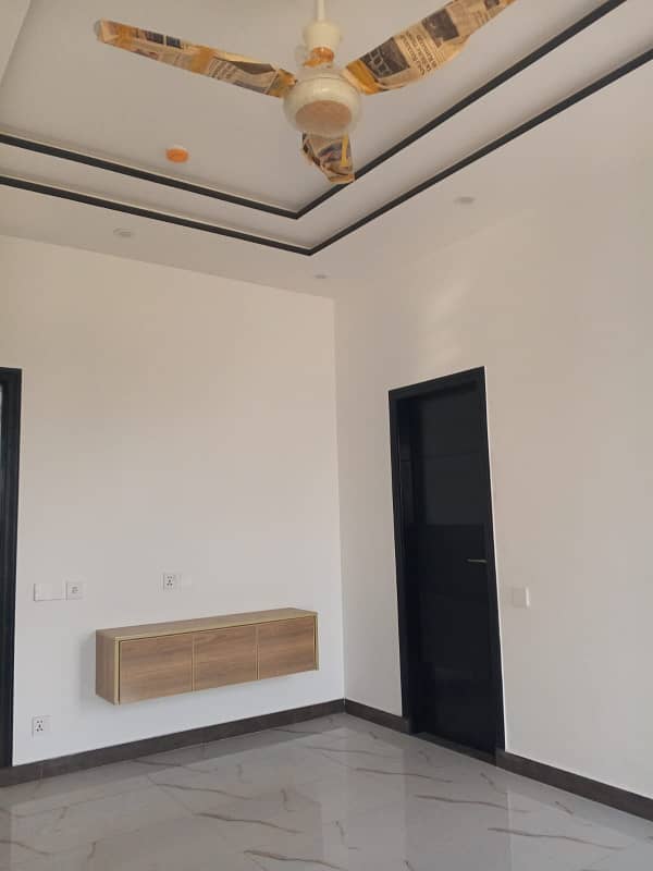 1 Kanal Brand New Upper Portion Available For Rent In DHA Phase 7 4