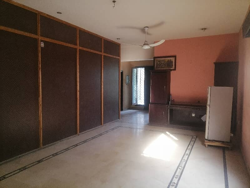 16.5 Marla Lavish House For Sale in Abdullah Garden Amina Block 33