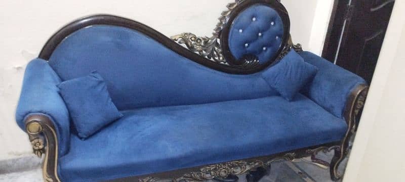 Dewan with Blue Poshish and Cushions 0