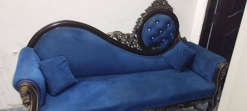 Dewan with Blue Poshish and Cushions 1