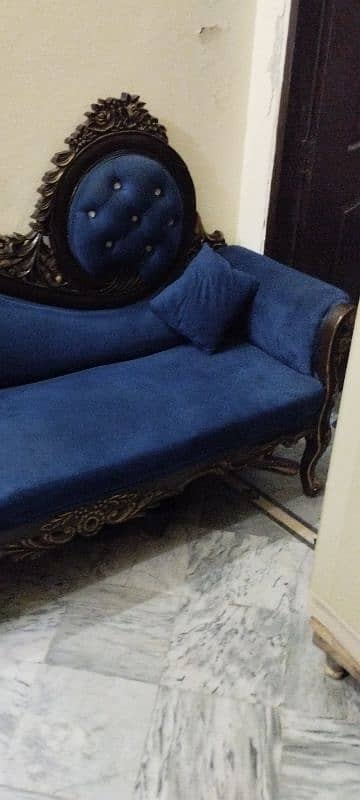 Dewan with Blue Poshish and Cushions 3