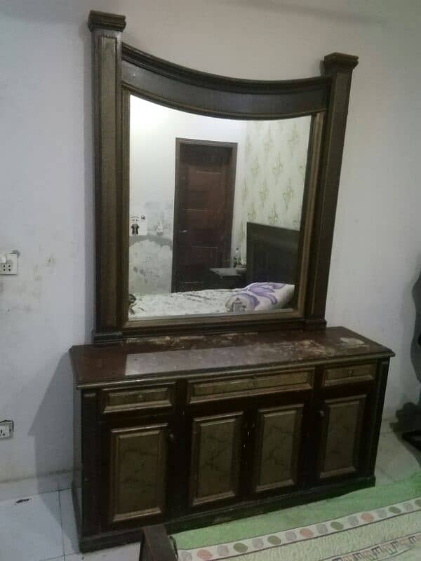 Dressing table 0