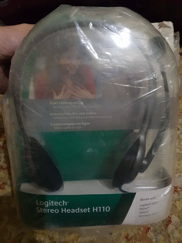 Logitech Cam + Logitech Mouse + Logitech headphone 2