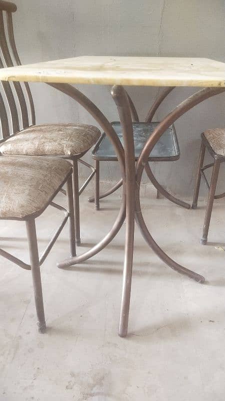 4 chair dining table good condition urgent sale 4