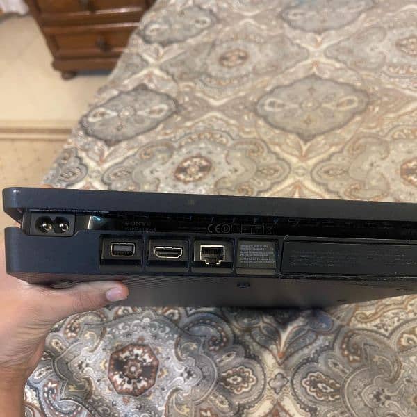 PS4 slim with two controllers 7