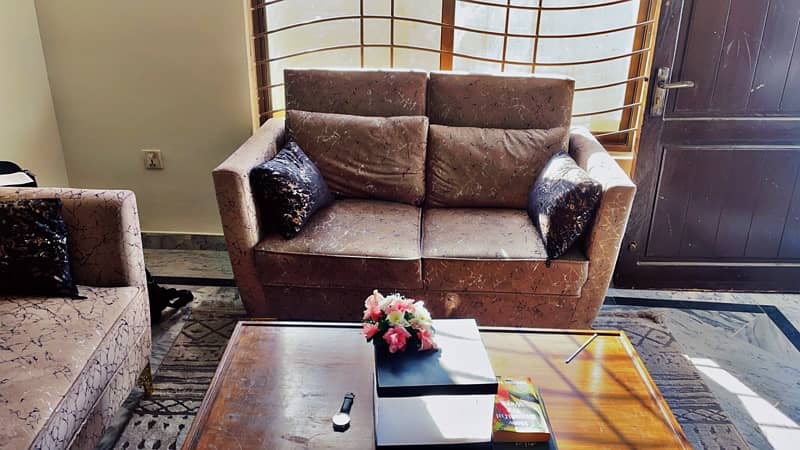 7 seater Sofa In Imported Clothing Available for Sale in Islamabad 1