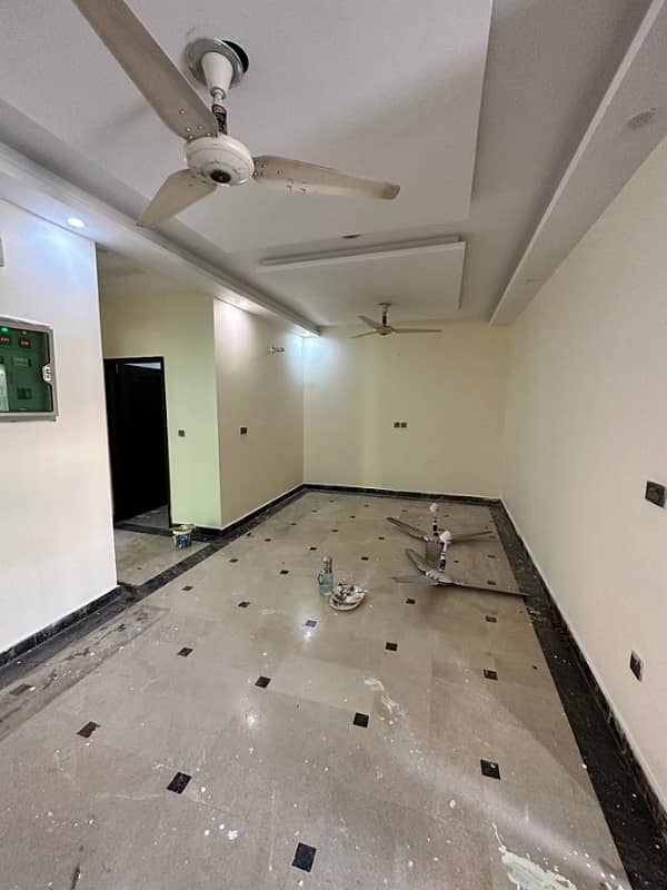 10 MARLA LIKE NEW UPPER PORTION AVAILEBAL FOR RENT IN BAHRIA TOWN LAHORE 9