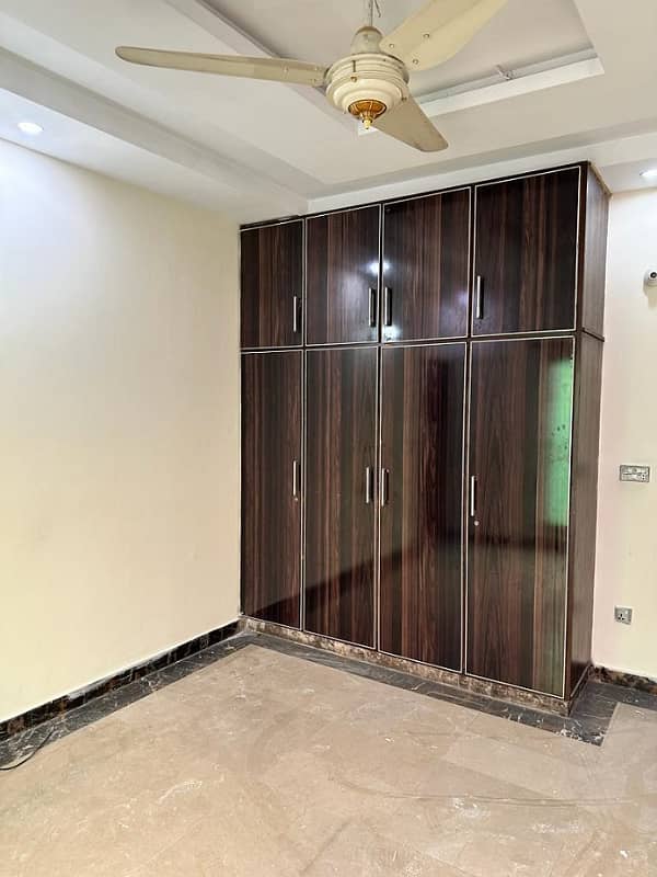 10 MARLA LIKE NEW UPPER PORTION AVAILEBAL FOR RENT IN BAHRIA TOWN LAHORE 10