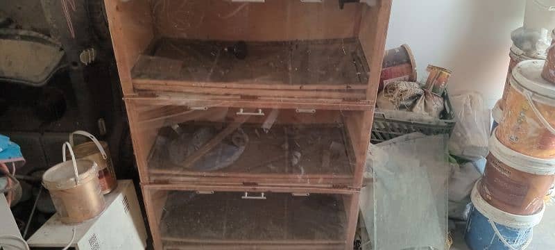 full auto 3 portion brooder for chick. removable tray and jelly. 10