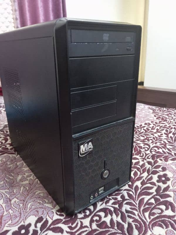 intel Icore 3/4gb ram it can be upgraded 500gb hard 0