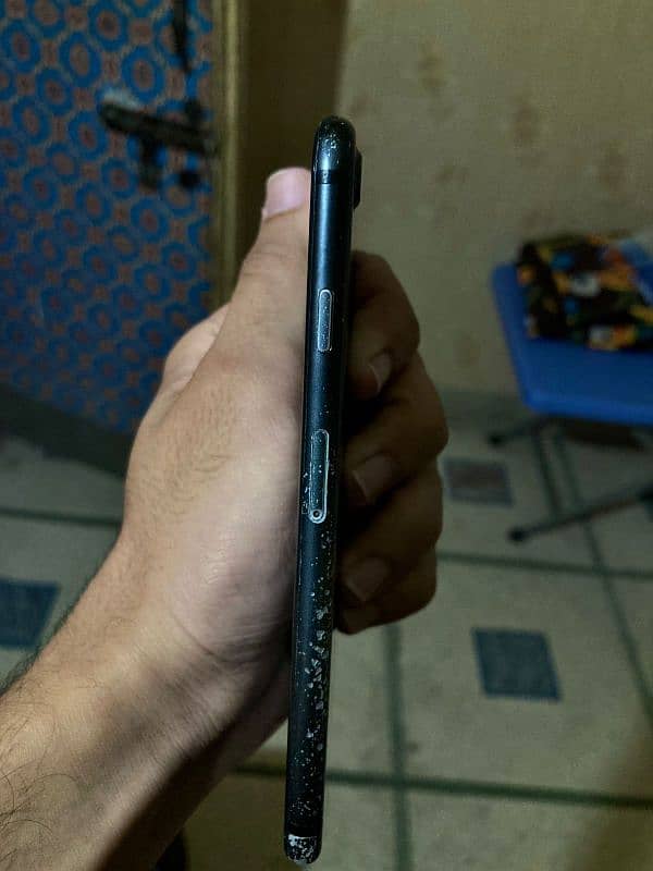 iphone 7 128gb PTA 4