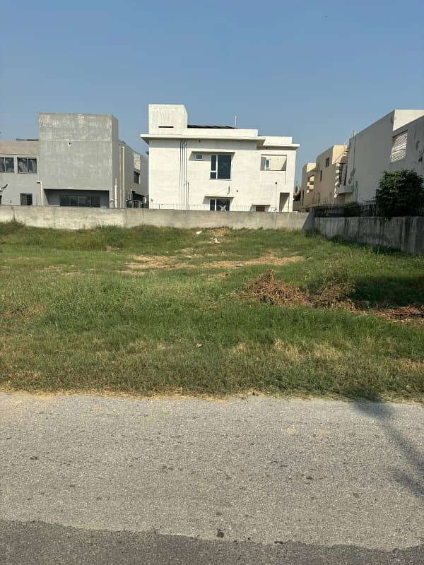 1 Kanal plot for sale -Ideal Location, perfect for building your dream home 4