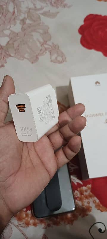 HUAWEI Pura 70 pro  12-512 new condition 9