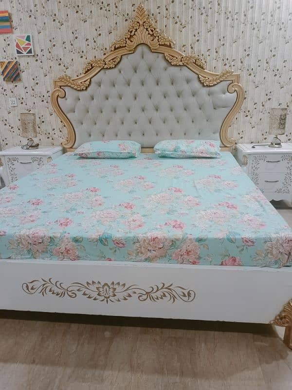 Full bed set  without mattress 0