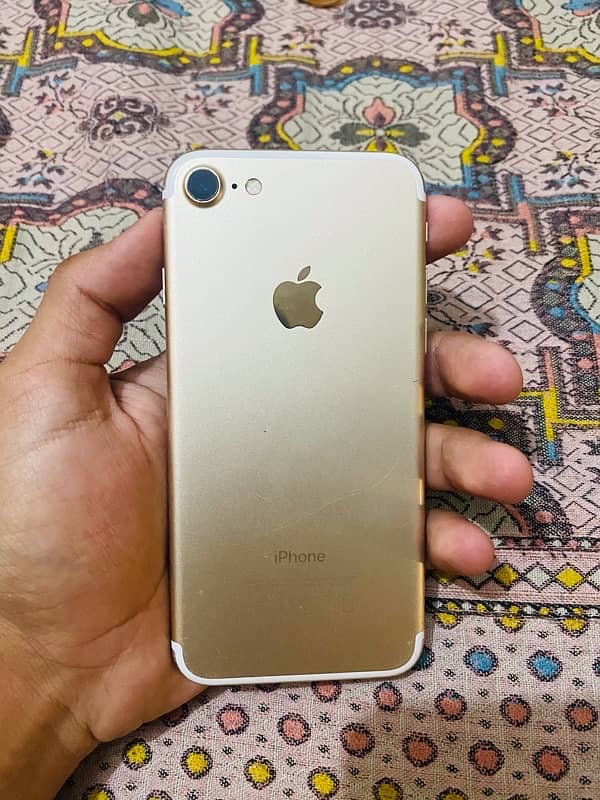 iPhone 7 PTA official Approved 128gb Golden color 2