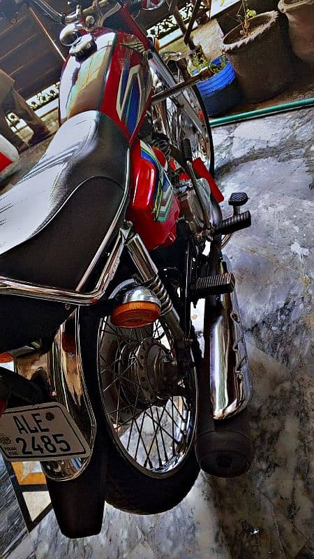 Honda CG 125 22 model for sale bilkul saaf ha price final ha 2