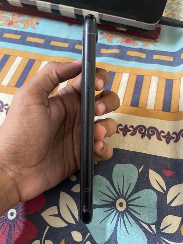 iPhone XR in mint condition, pta blocked 1