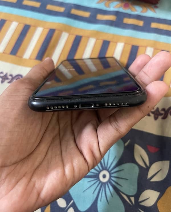 iPhone XR in mint condition, pta blocked 2