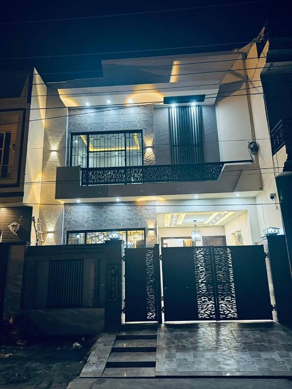 5 MARLA BRAND NEW TRIPLE STORY HOUSE FOR SALE IN JOHAR TOWN BLOCK J 0