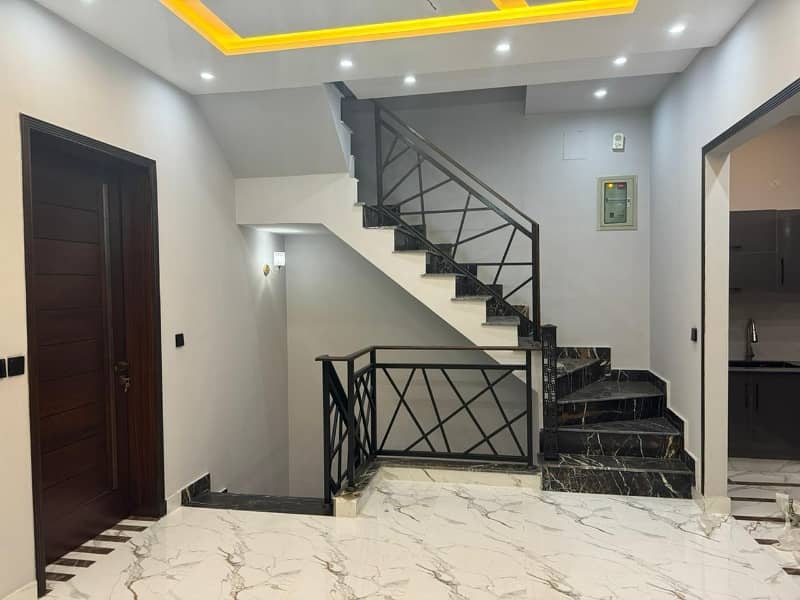 5 MARLA BRAND NEW TRIPLE STORY HOUSE FOR SALE IN JOHAR TOWN BLOCK J 31