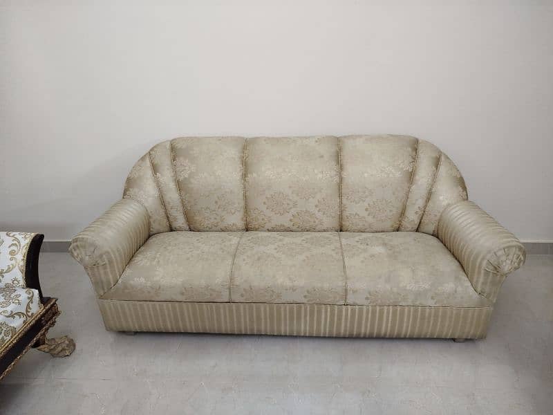 10 Seater -Sofa Set in give away price. 3+3+1+1+1+1 1