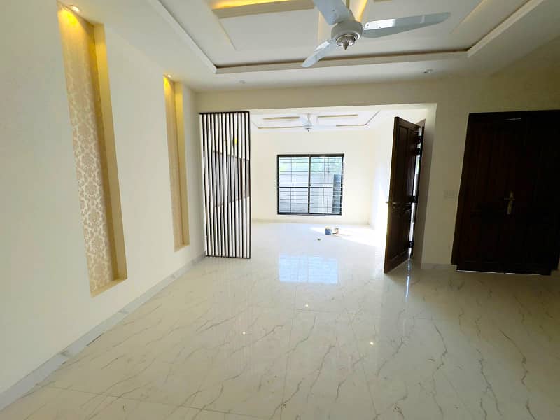 Stunning 5-Marla Brand New Modern/Spanish Pair House For Sale At Prime Location In Valencia Town Lahore 4