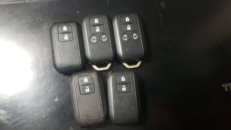 all Japanese and Pakistanis Car remote Keys original available 5