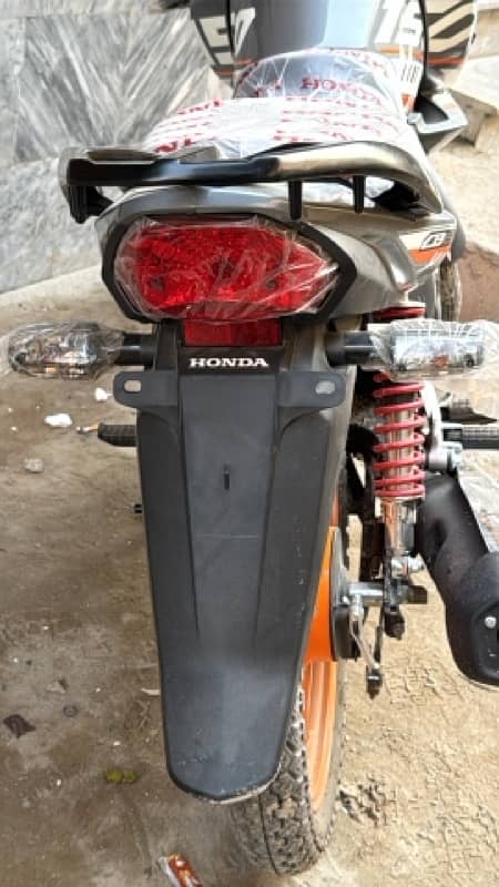 Honda 150 silver colour 1