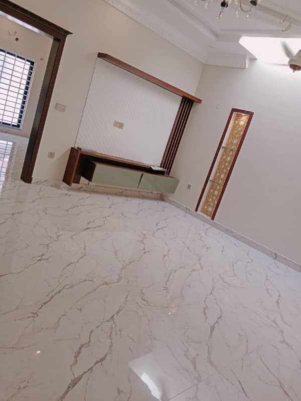 10 MARLA LIKE NEW UPPER PORTION AVAILEBAL FOR RENT IN BAHRIA TOWN LAHORE 0