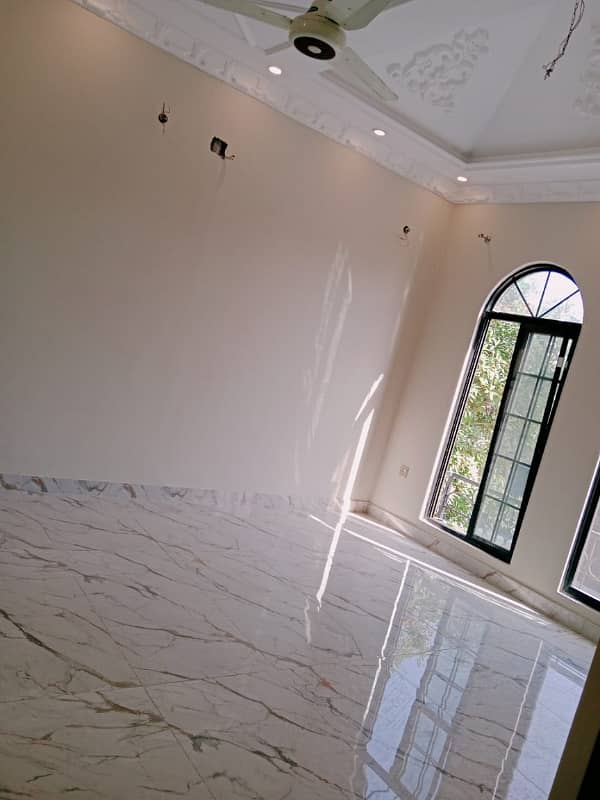 10 MARLA LIKE NEW UPPER PORTION AVAILEBAL FOR RENT IN BAHRIA TOWN LAHORE 7