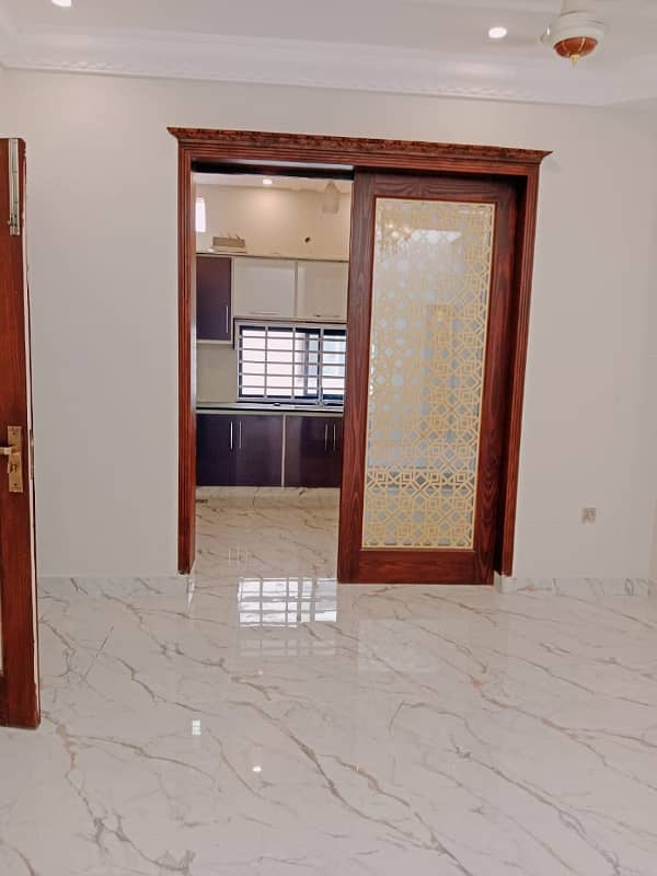 10 MARLA LIKE NEW UPPER PORTION AVAILEBAL FOR RENT IN BAHRIA TOWN LAHORE 12