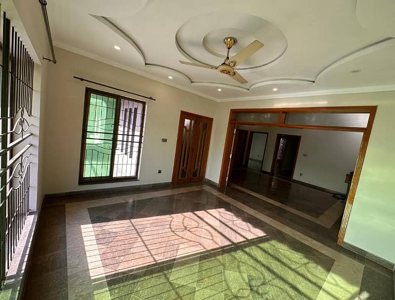 10 Marla 5 bedroom House with solar panels installed for backup is available for sale at a Very Prime Location of New Shaheen Block, Bahria Town Lahore 4