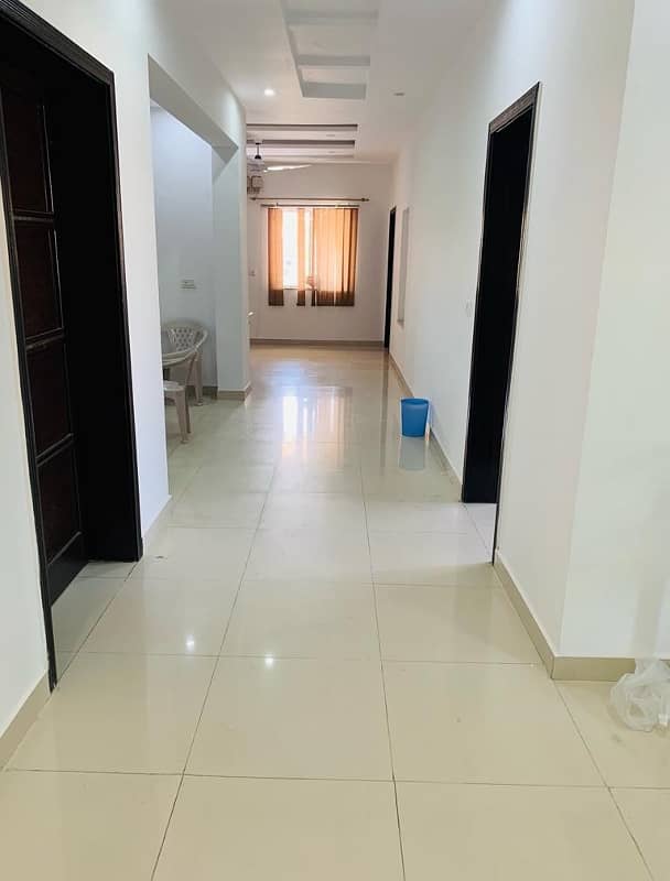 1 Kanal House Upper Portion Available for rent with free wifi and cable tv situated at a Very Prime Location of Gulmohar Block, Bahria Town Lahore 2