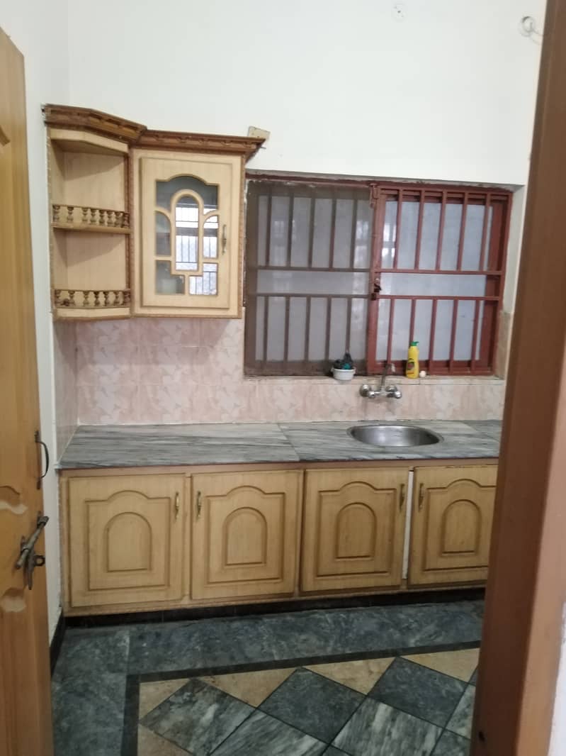 For rent independent house available in new gulistan colony wah cantt. 8