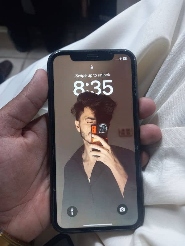 iPhone 11 black 5