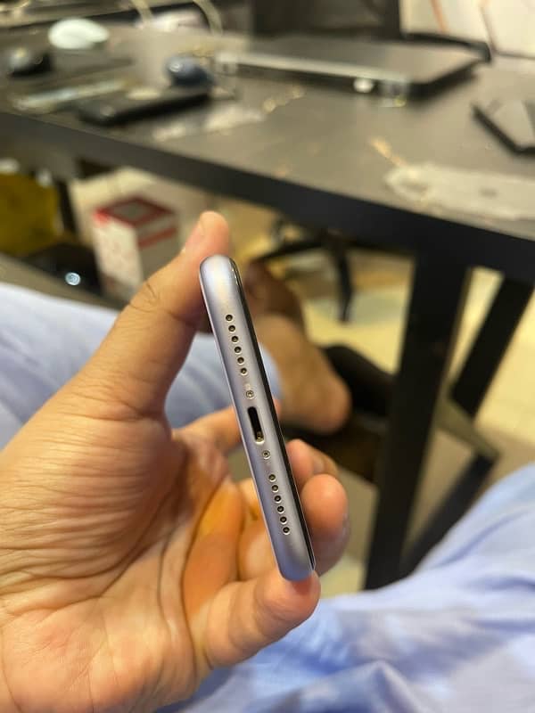 iPhone 11 64GB PTA Approved 4