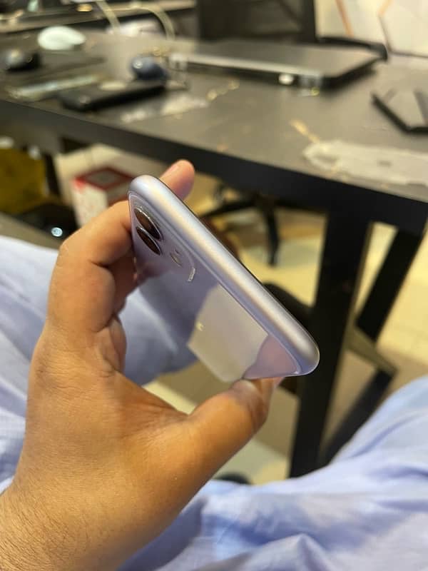 iPhone 11 64GB PTA Approved 5