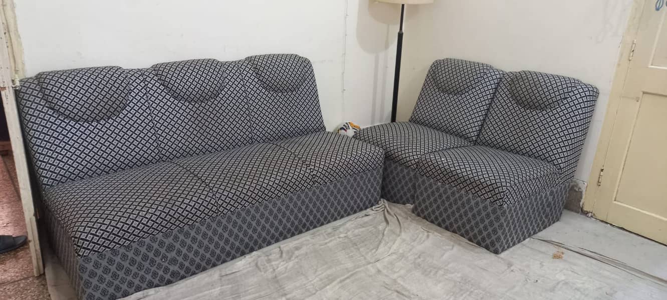 Sofa set 5 seater used. Foam very good condition 0