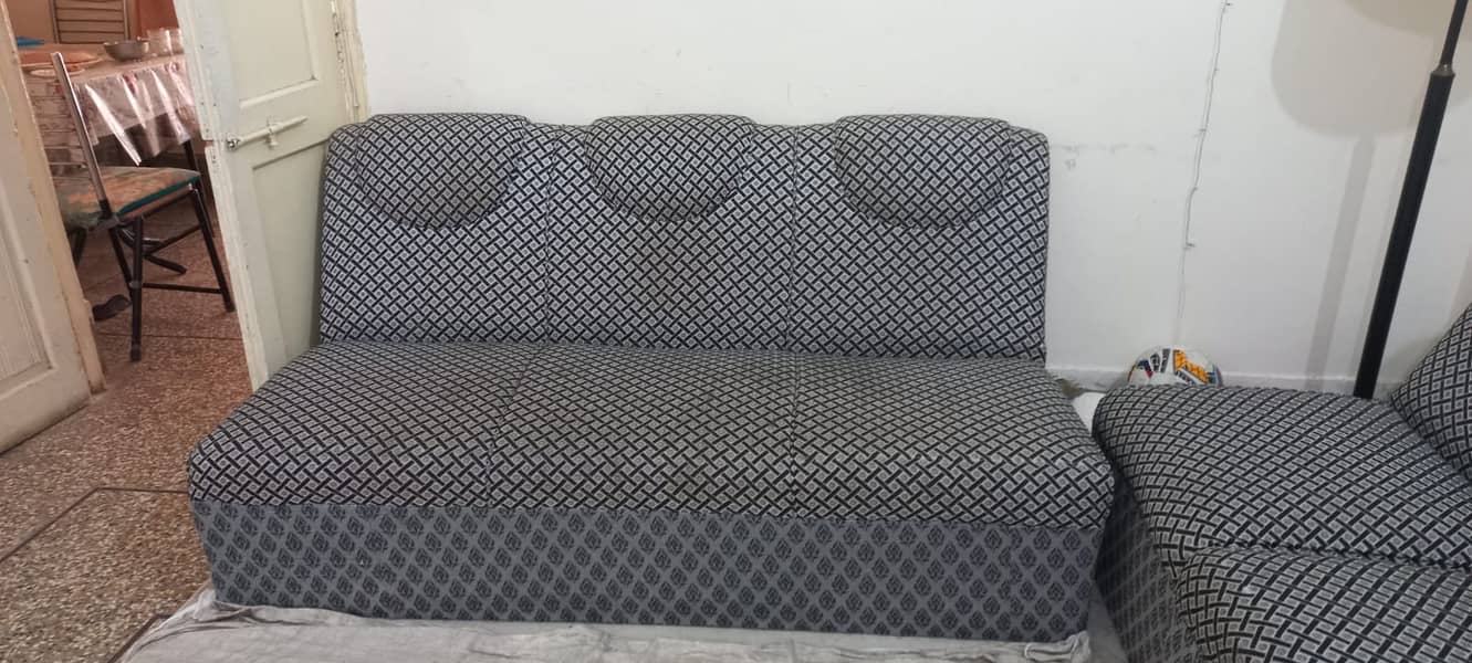 Sofa set 5 seater used. Foam very good condition 2