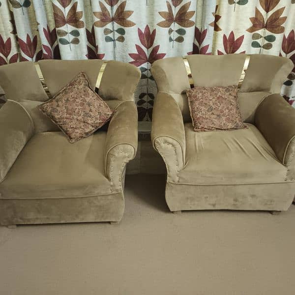 New 4 seater sofa in good condition 1