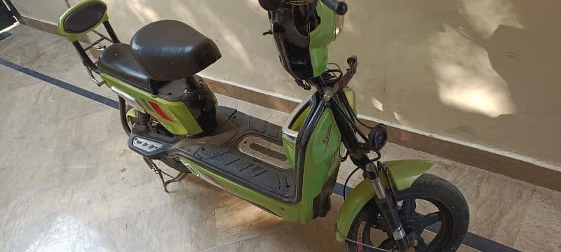 electric scooty 49cc for sale my call watsaap 032291/40/726 1