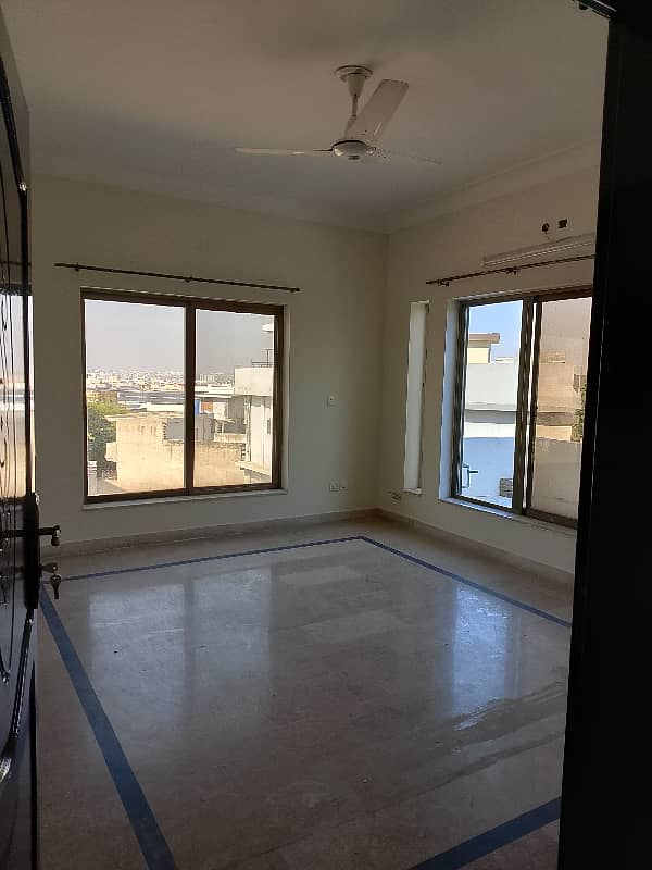 Kanal Portion In Low Price Available For Rent In Dha 2 10