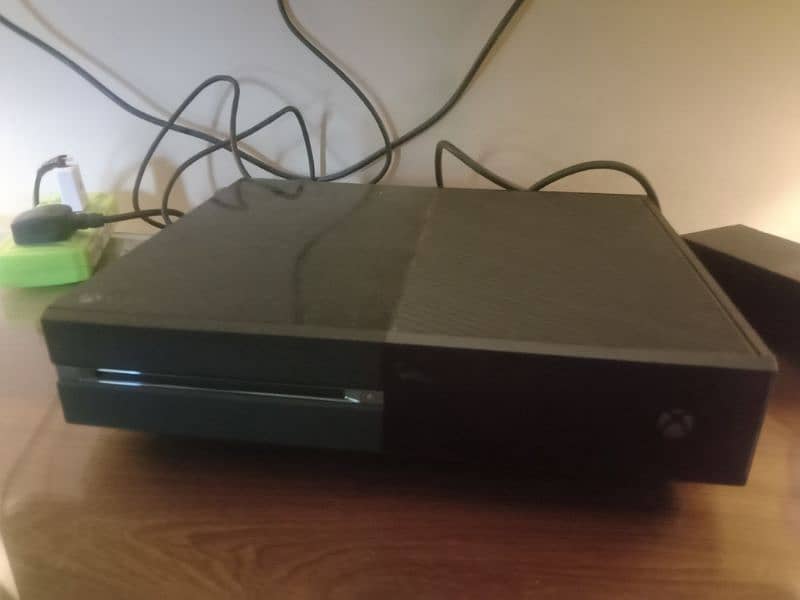 xbox one with 1 controller 0