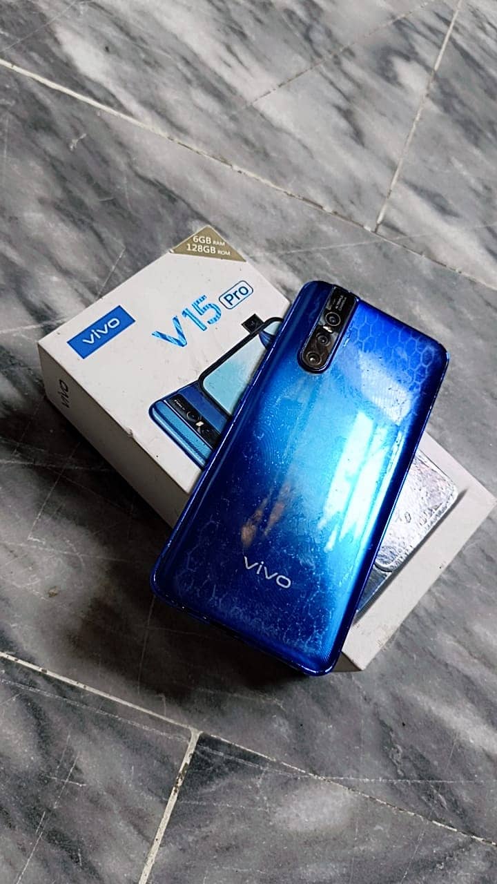 urgent sale 6 gb 128 gb Vivo v15 pro 2