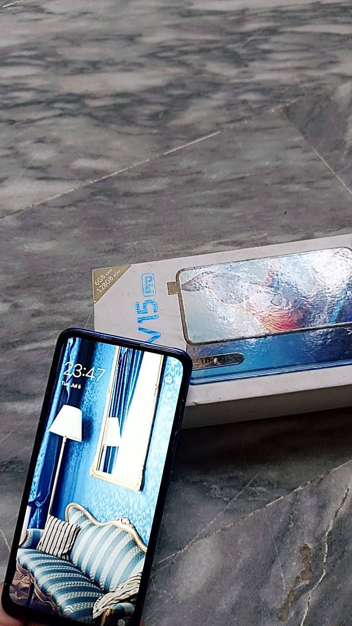 urgent sale 6 gb 128 gb Vivo v15 pro 3