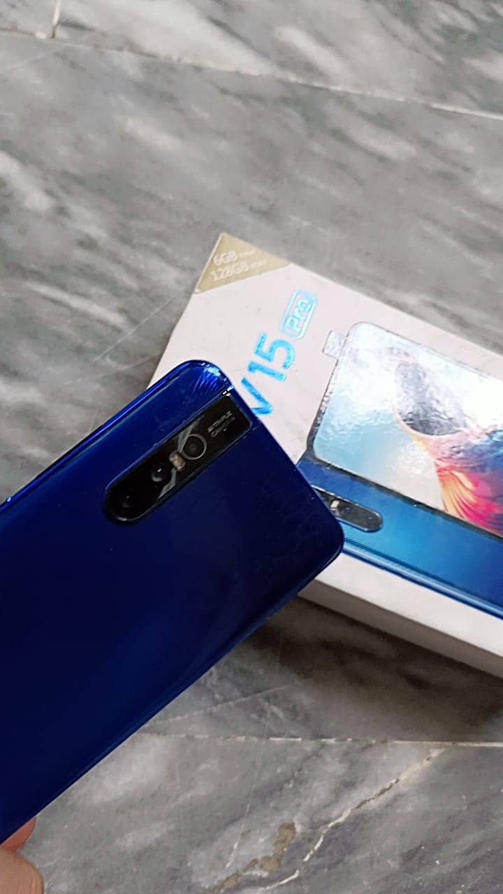 urgent sale 6 gb 128 gb Vivo v15 pro 5