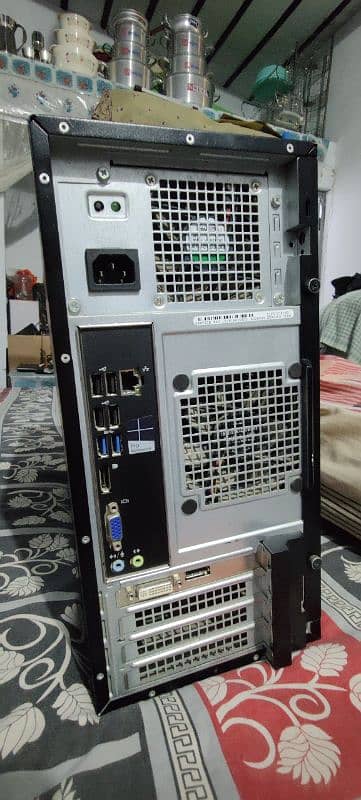 Dell Optiplex 3020 workstation pc Tower with 24" HP LCD. . . 2