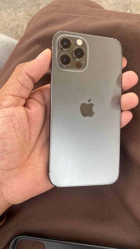 i phone 12 pro   128gb 3