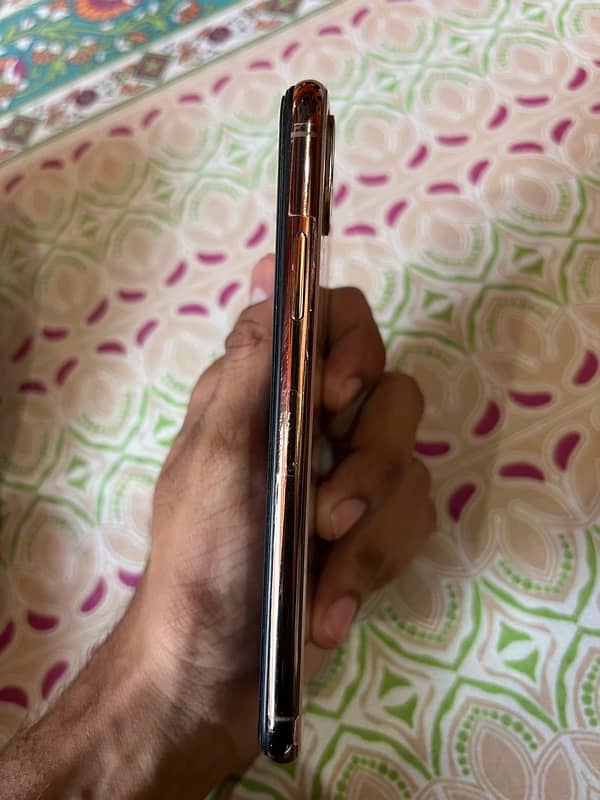 iphone xs 64gb pta approved 0