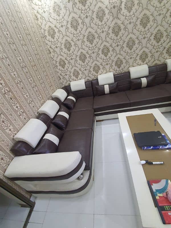 9 seater sofa set with table 0